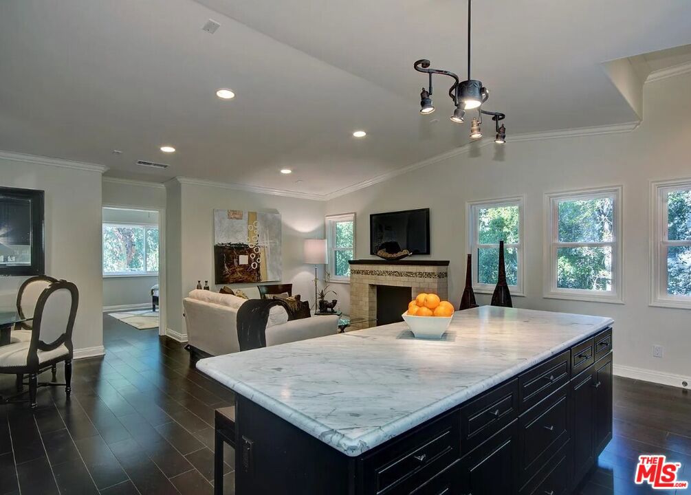 2127 Vine Street Property Photo 6