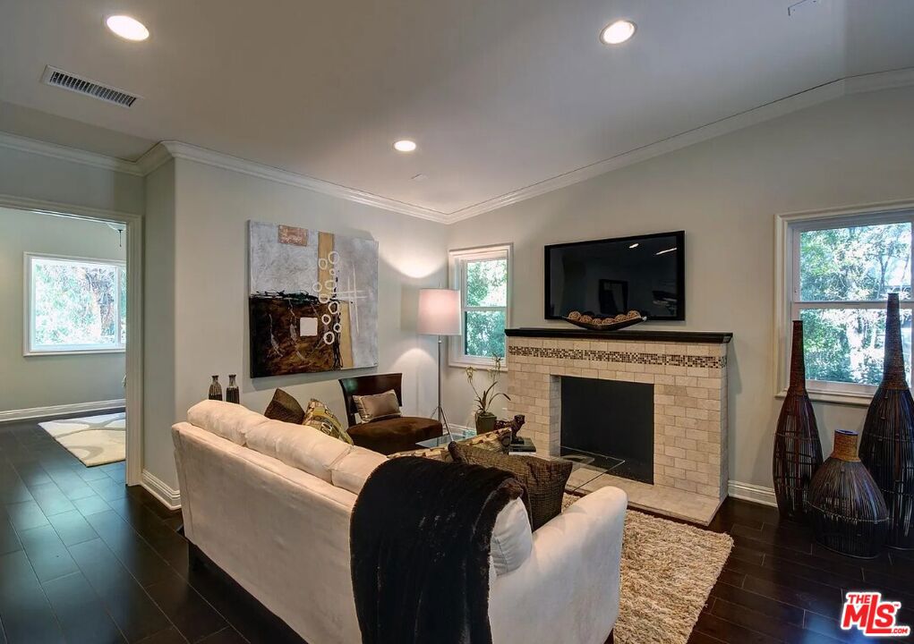 2127 Vine Street Property Photo 7