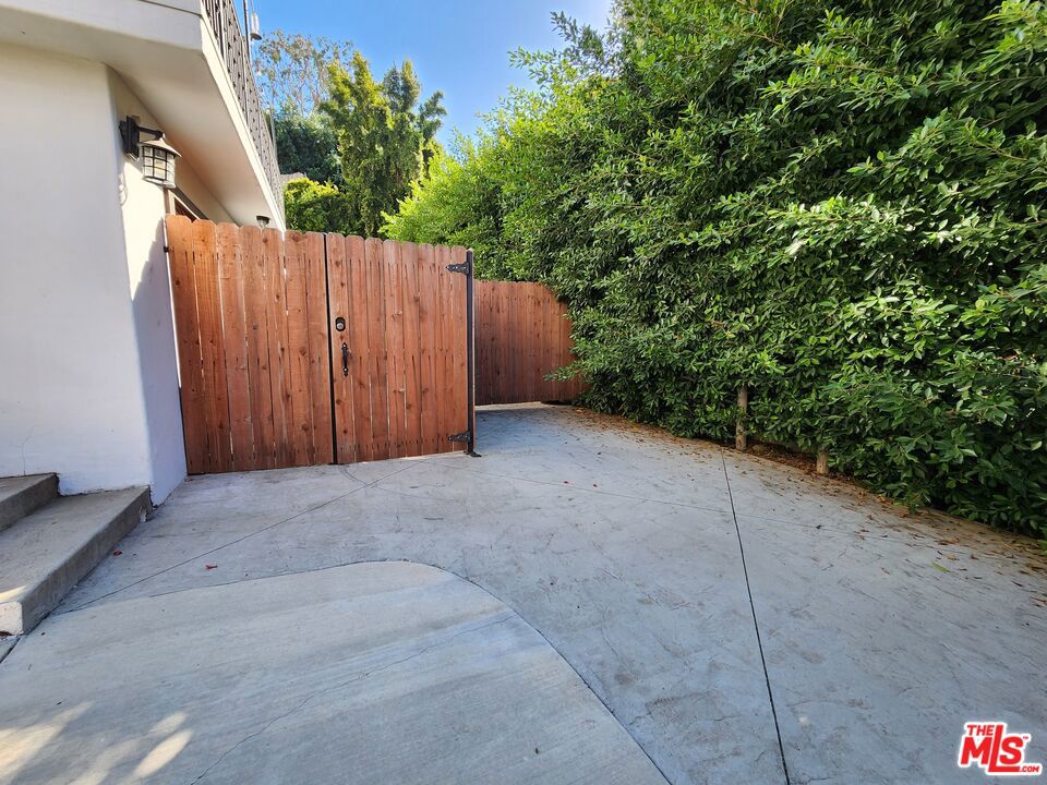 2127 Vine Street Property Photo 32