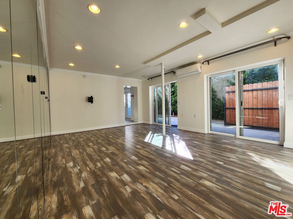 2127 Vine Street Property Photo 38