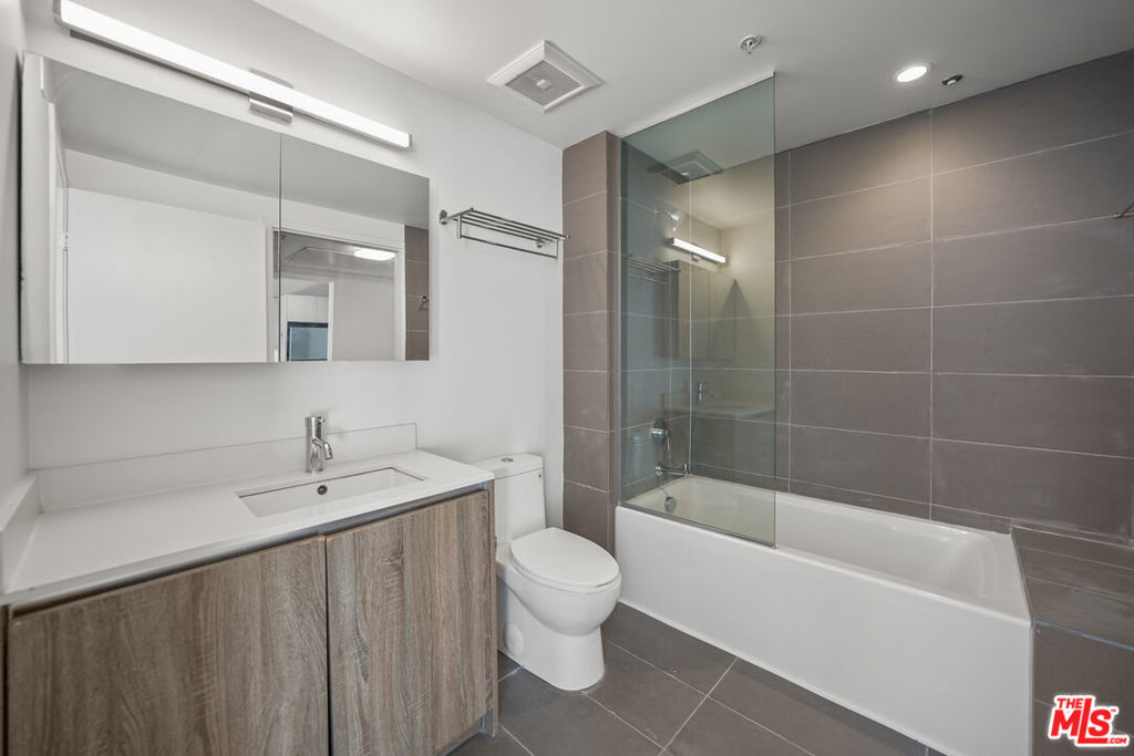 5800 Harold Way 204 Property Photo 5