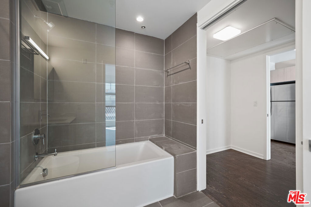5800 Harold Way 204 Property Photo 6