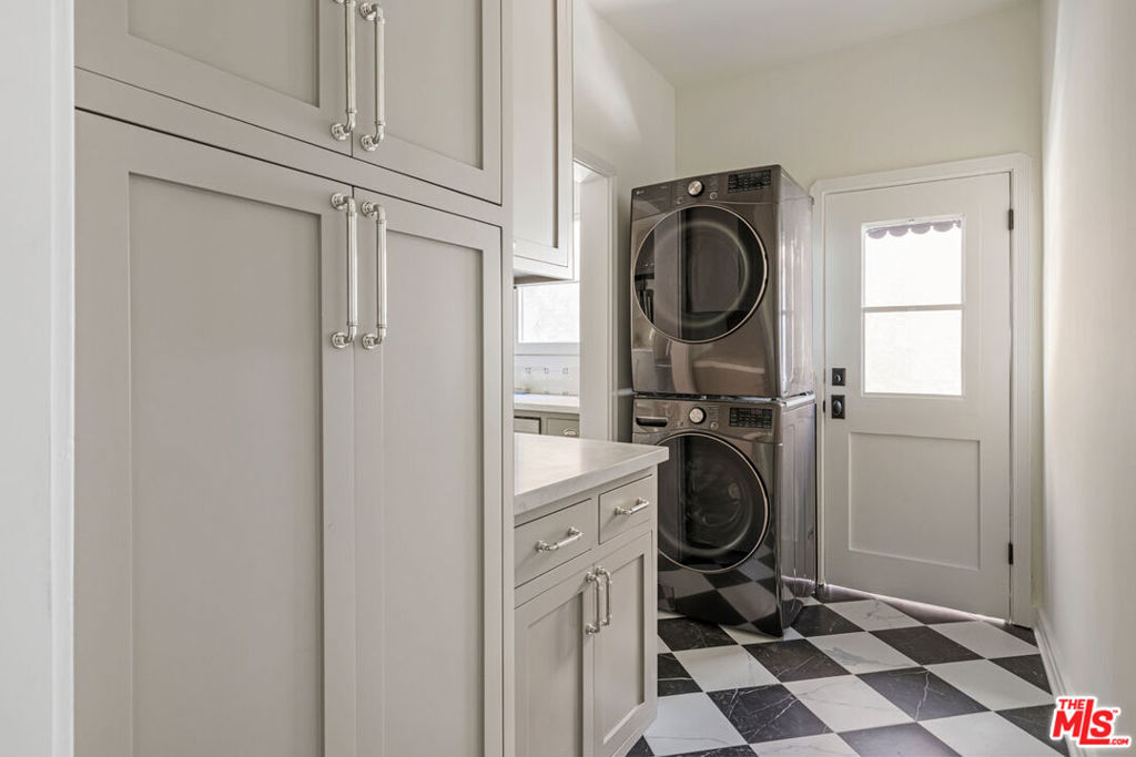 1106 S Cochran Avenue Property Photo 13