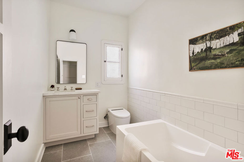 1106 S Cochran Avenue Property Photo 18