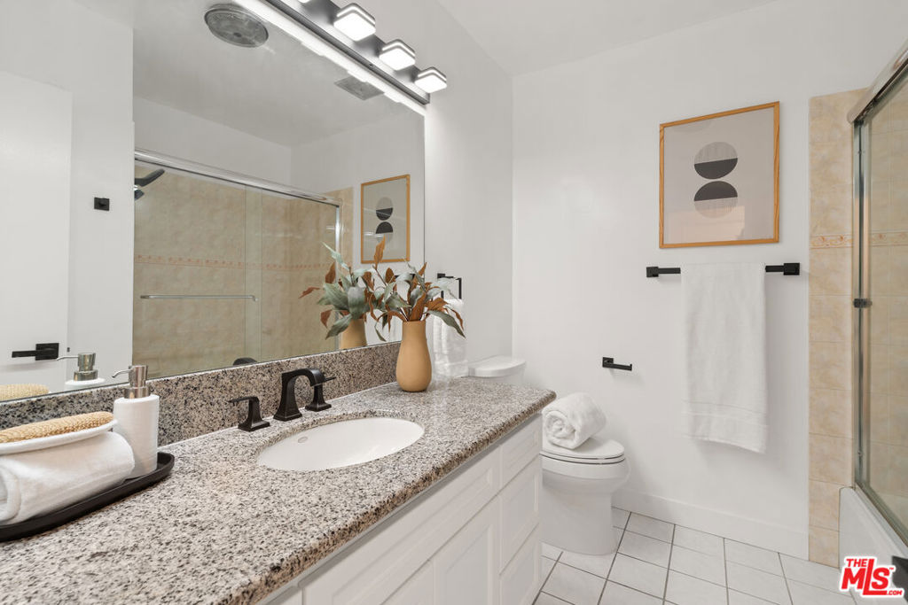 1930 N Vermont Avenue 103 Property Photo 13