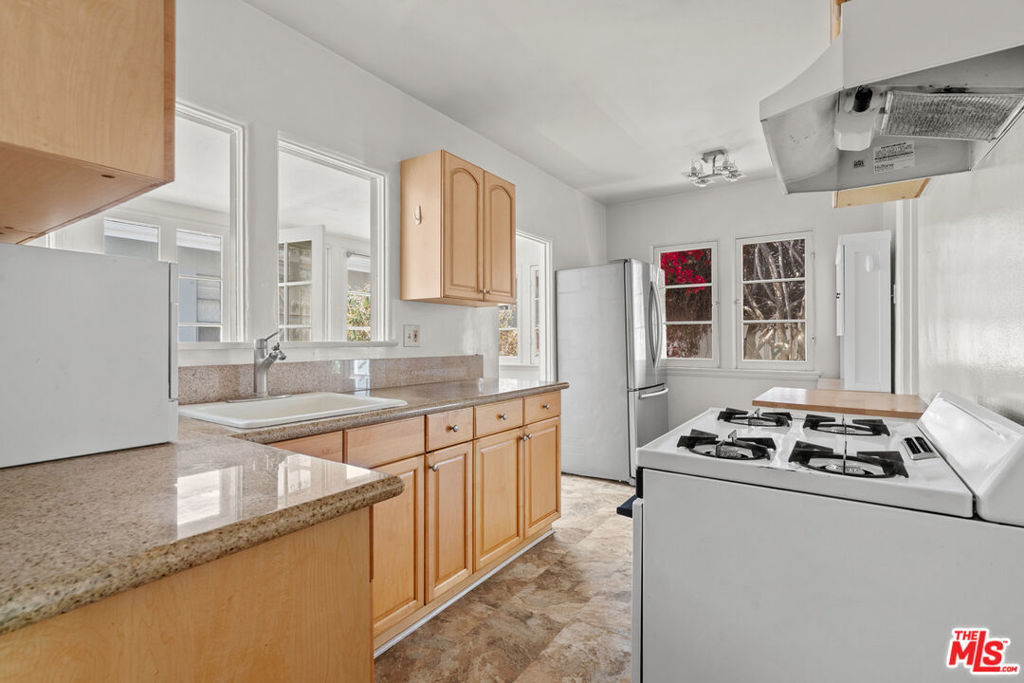 1630 Franklin Street Property Photo 3