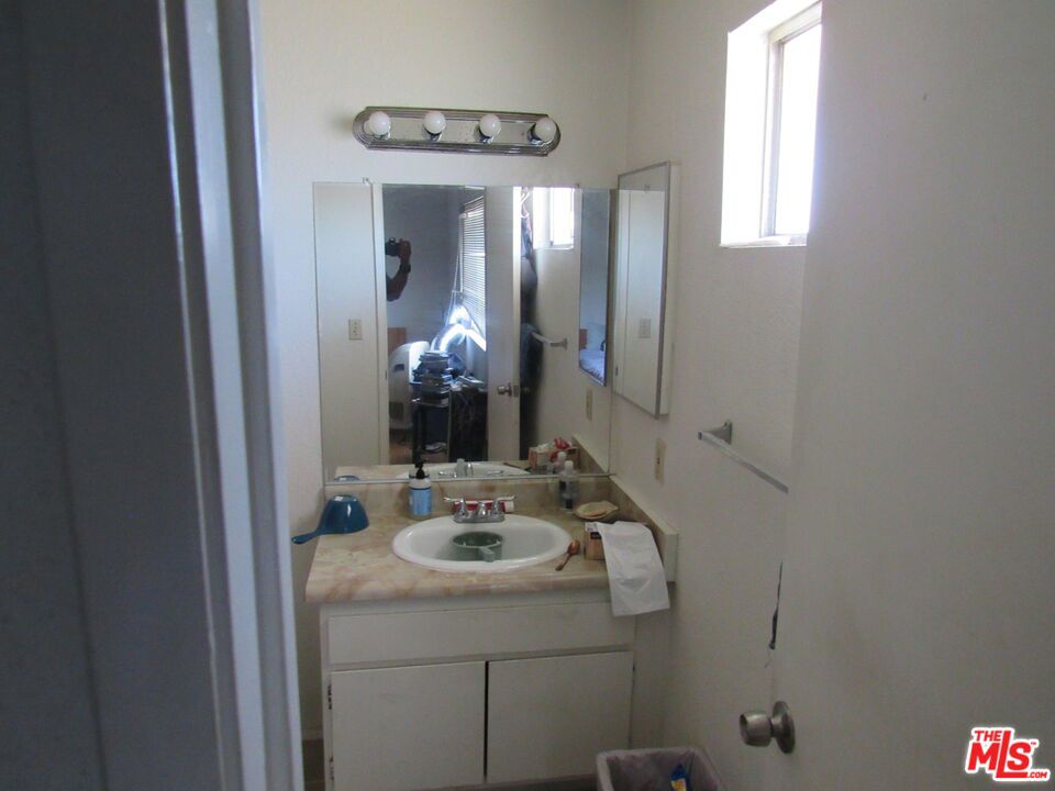 7115 Etiwanda Avenue 18 Property Photo 3