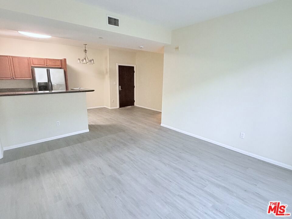 13941 Sherman Way 204 Property Photo 6