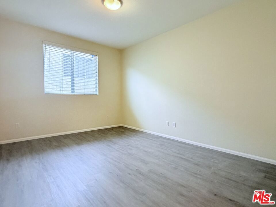 13941 Sherman Way 204 Property Photo 8