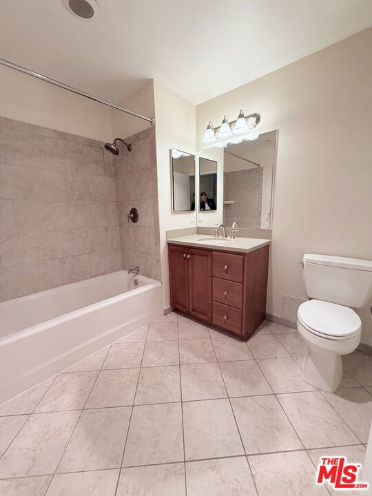 13941 Sherman Way 204 Property Photo 11