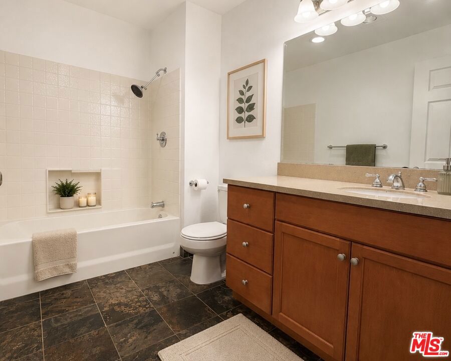 13941 Sherman Way 201 Property Photo 15