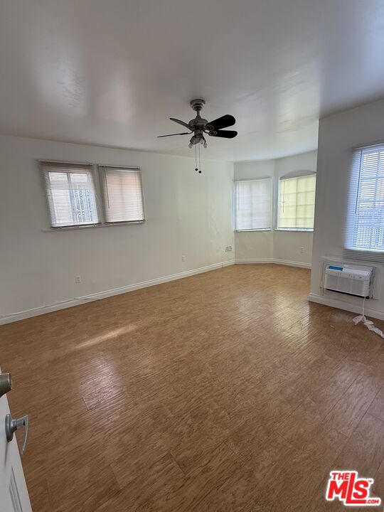 1283 W 36th Street Property Photo 9