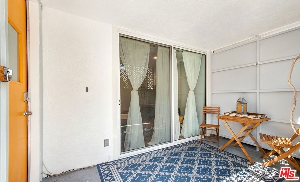 141 W Hillcrest Boulevard 2 Property Photo 3