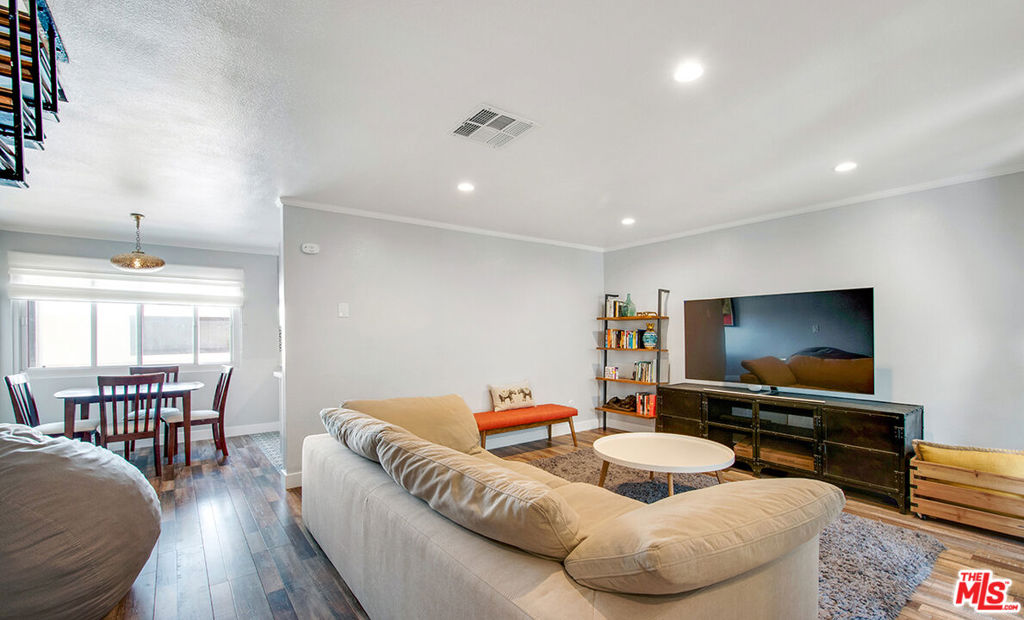 141 W Hillcrest Boulevard 2 Property Photo 4