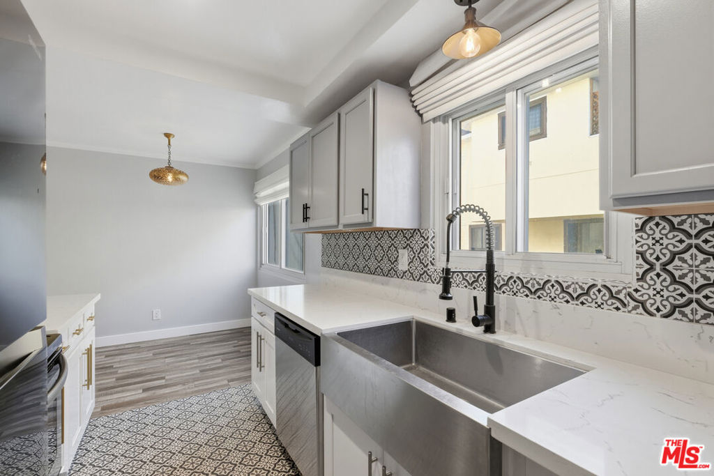 141 W Hillcrest Boulevard 2 Property Photo 14