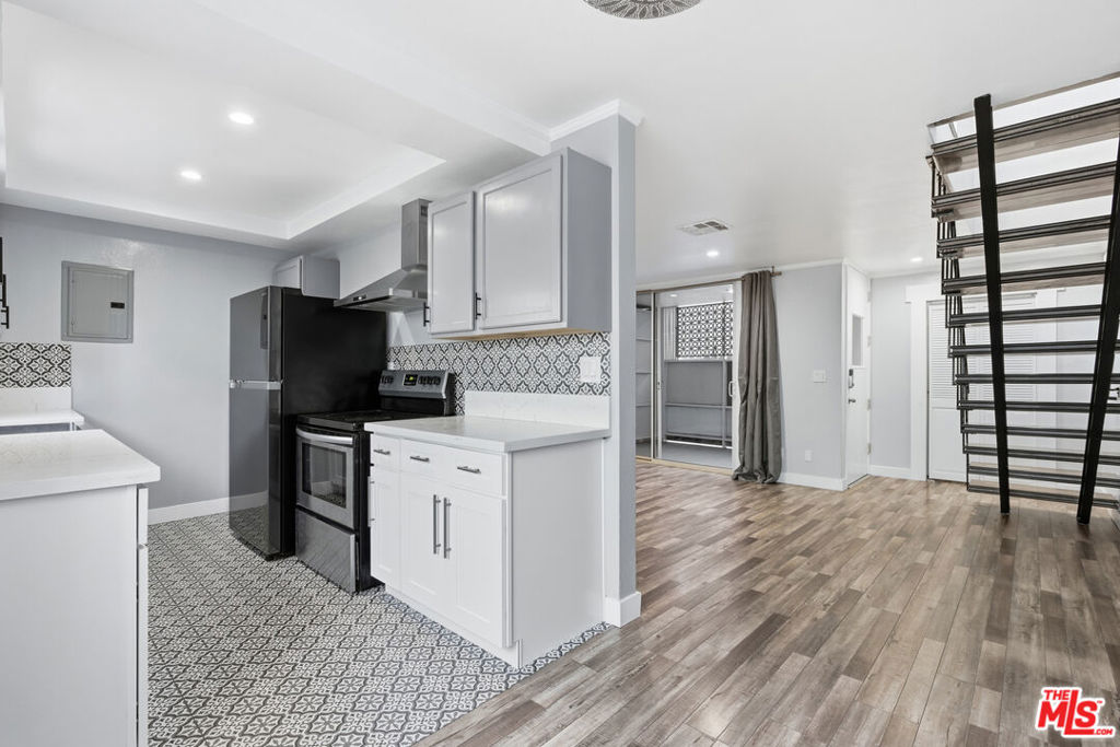 141 W Hillcrest Boulevard 2 Property Photo 15