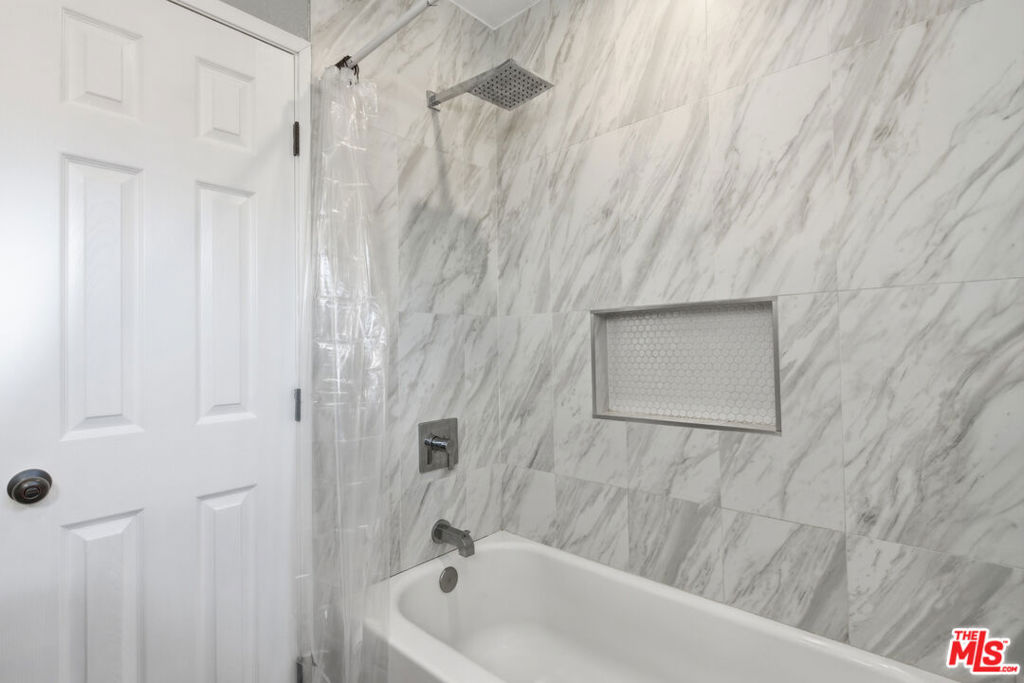 141 W Hillcrest Boulevard 2 Property Photo 26