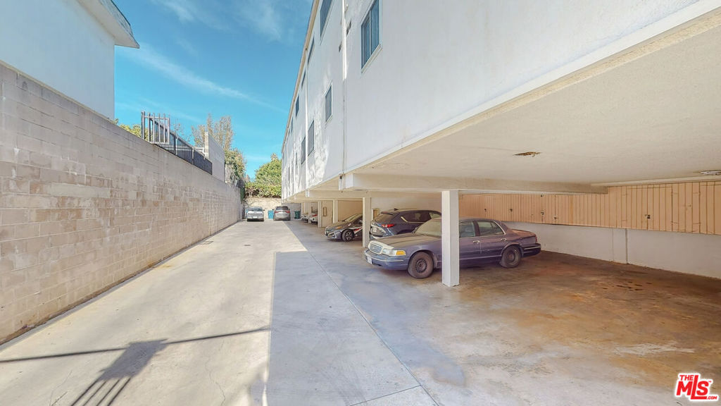 141 W Hillcrest Boulevard 2 Property Photo 34