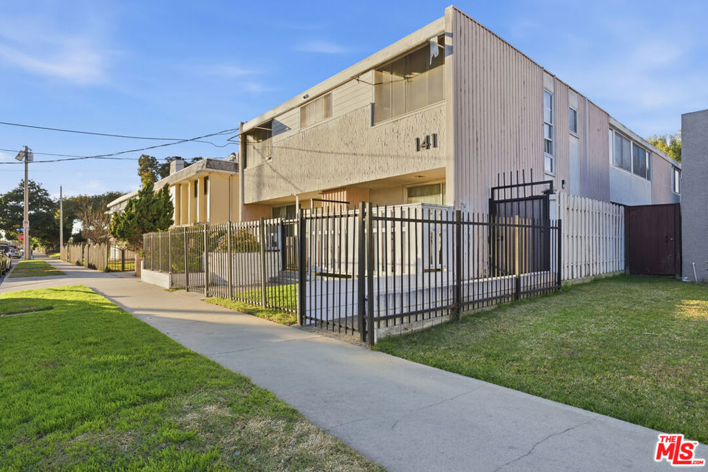 141 W Hillcrest Boulevard 2 Property Photo 37
