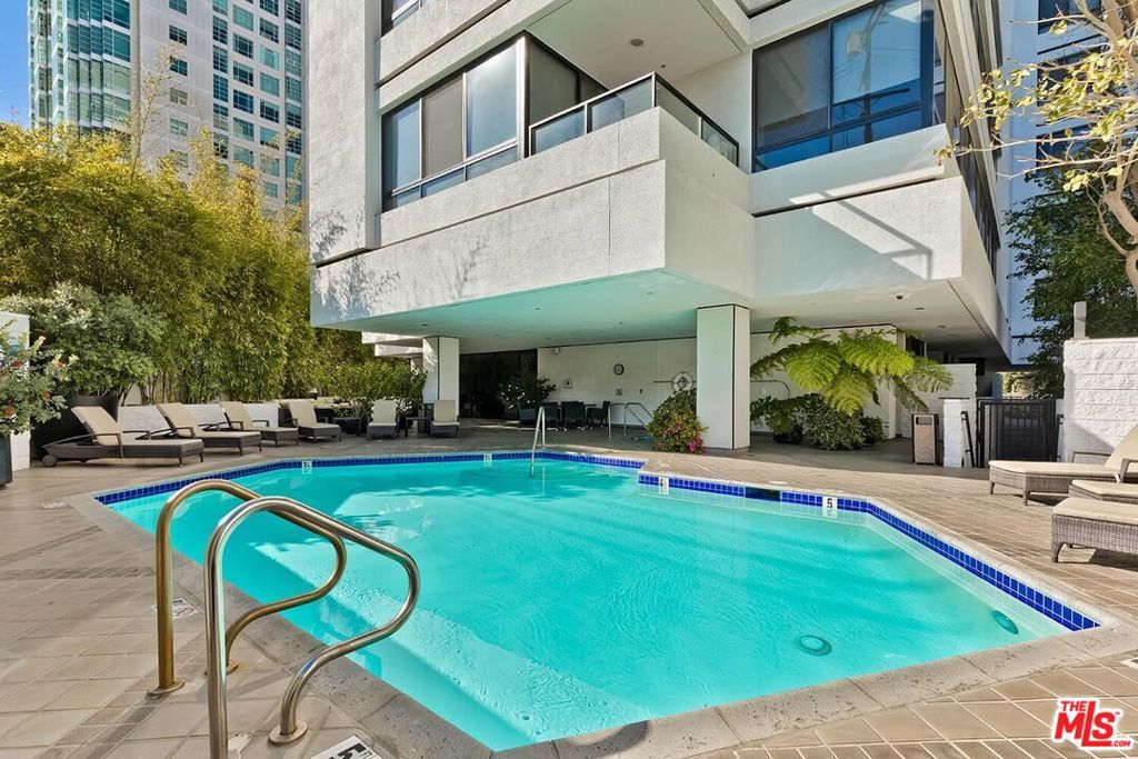 10350 Wilshire Boulevard 1102 Property Photo 32