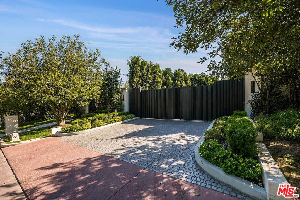 73 Beverly Park Lane Property Photo 2