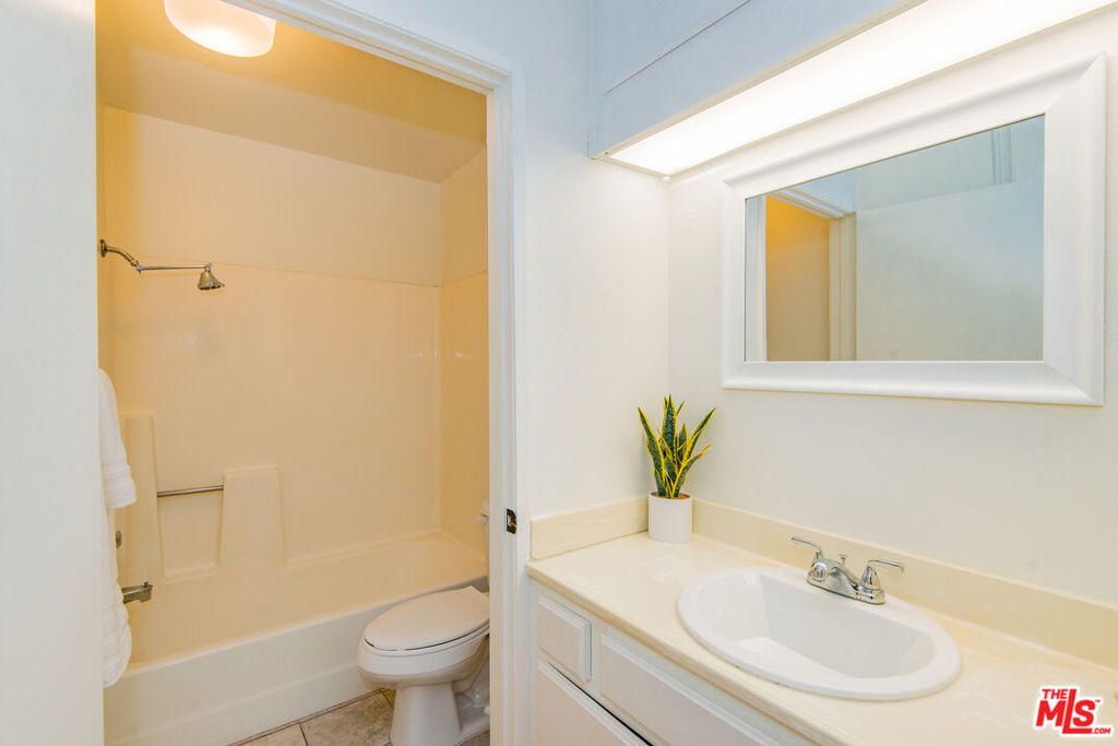 7025 Glade Avenue 24 Property Photo 22