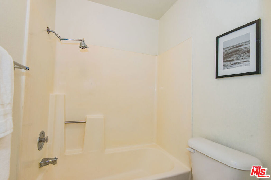 7025 Glade Avenue 24 Property Photo 23