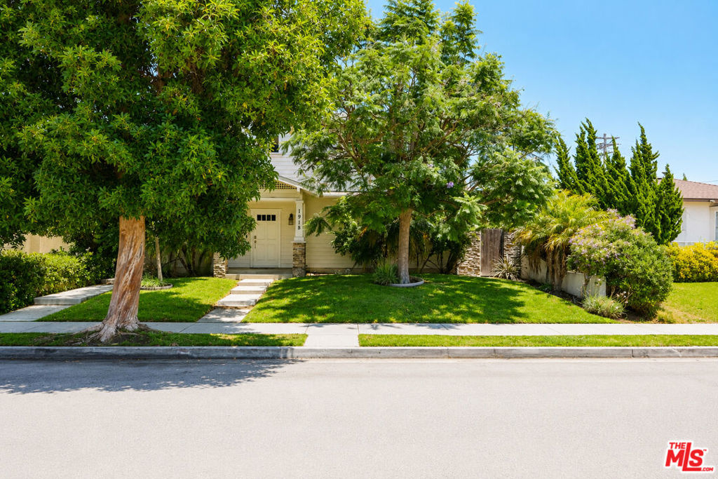 1918 Cabrillo Avenue C Property Photo 1