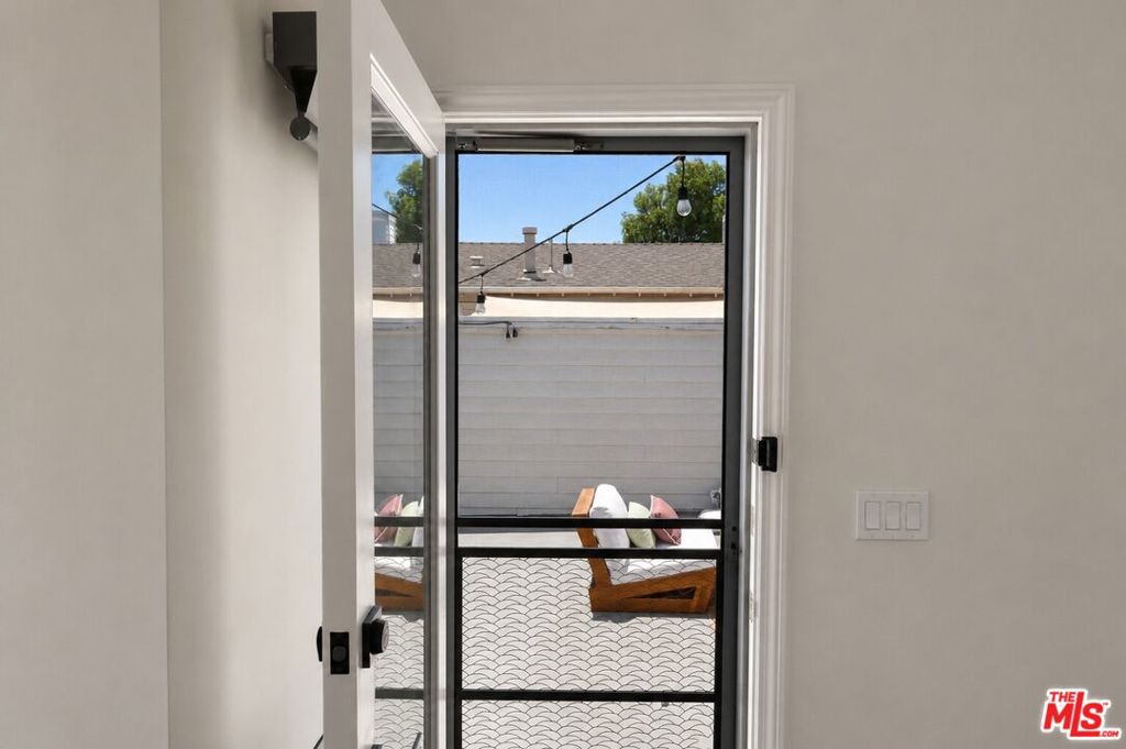 1918 Cabrillo Avenue C Property Photo 14