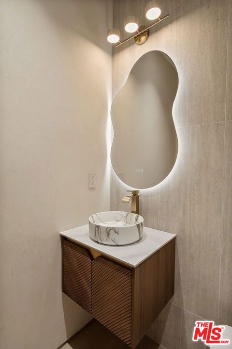 2725 Midvale Avenue Property Photo 25