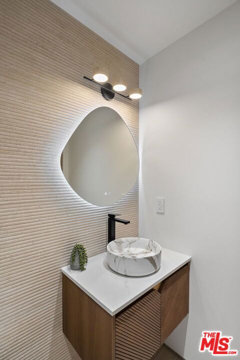 2725 Midvale Avenue Property Photo 47