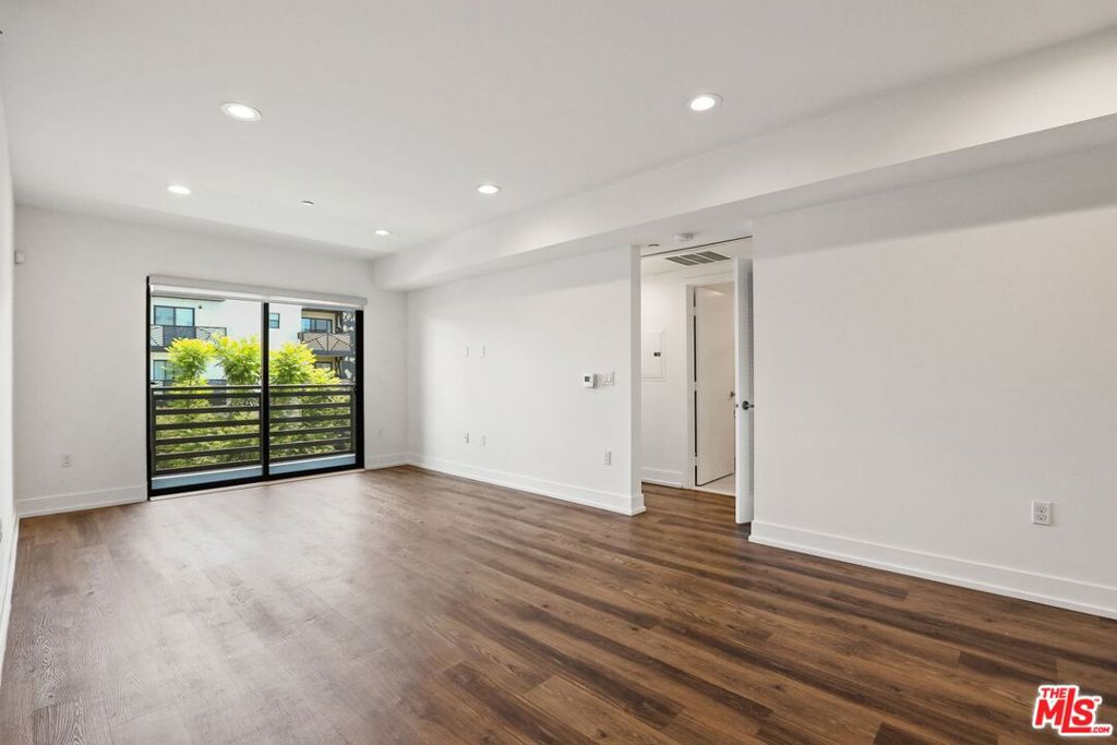 807 Hudson 308 Property Photo 4