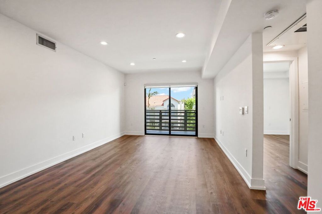 807 Hudson 308 Property Photo 6
