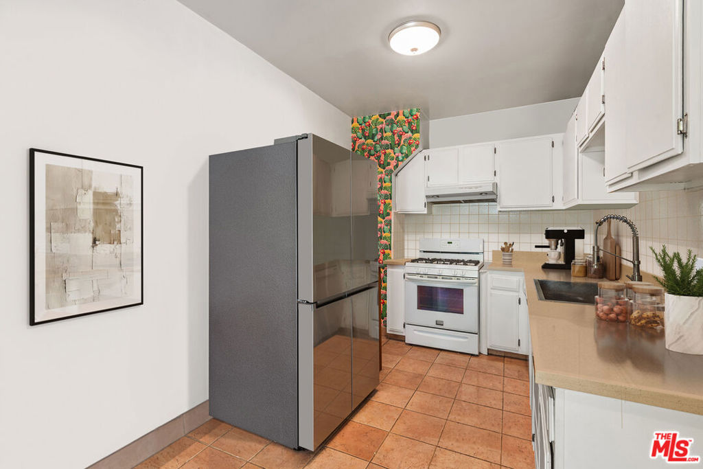 8130 Blackburn Avenue Property Photo 8