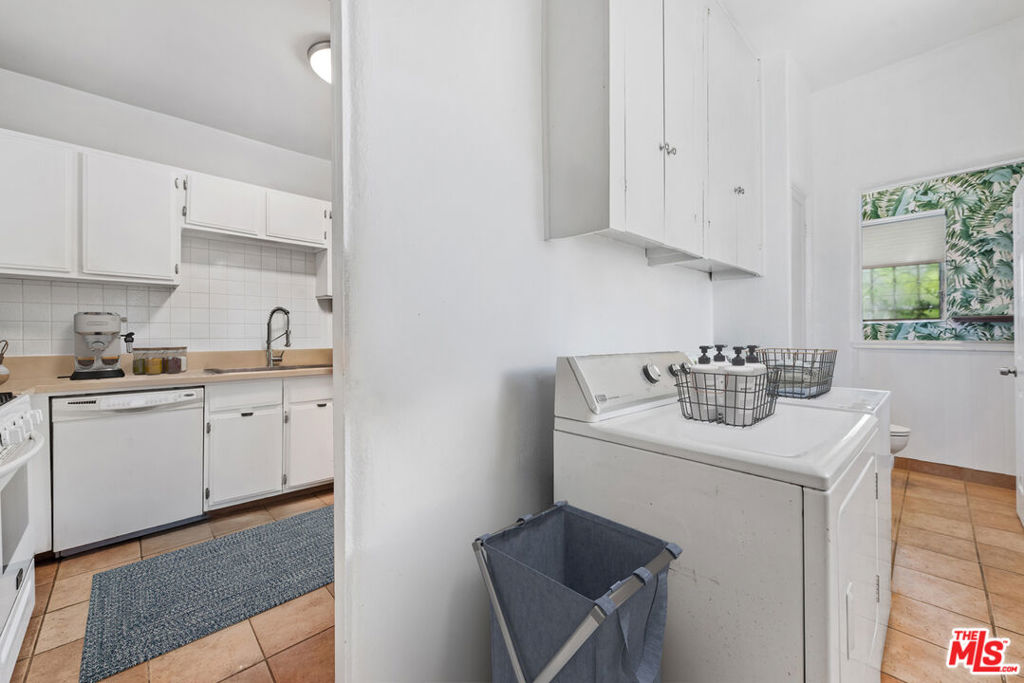 8130 Blackburn Avenue Property Photo 10