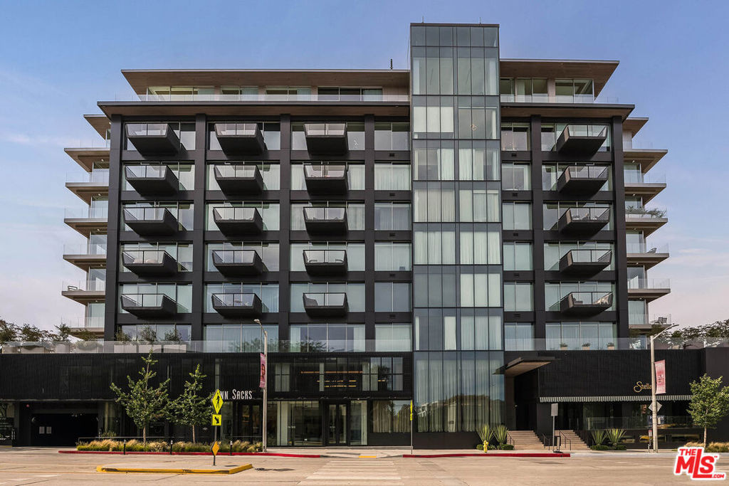 8899 Beverly Boulevard 5e Property Photo 2