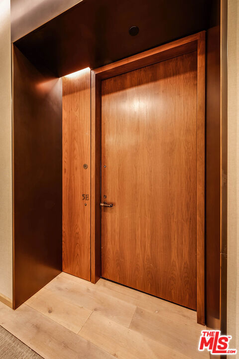 8899 Beverly Boulevard 5e Property Photo 3