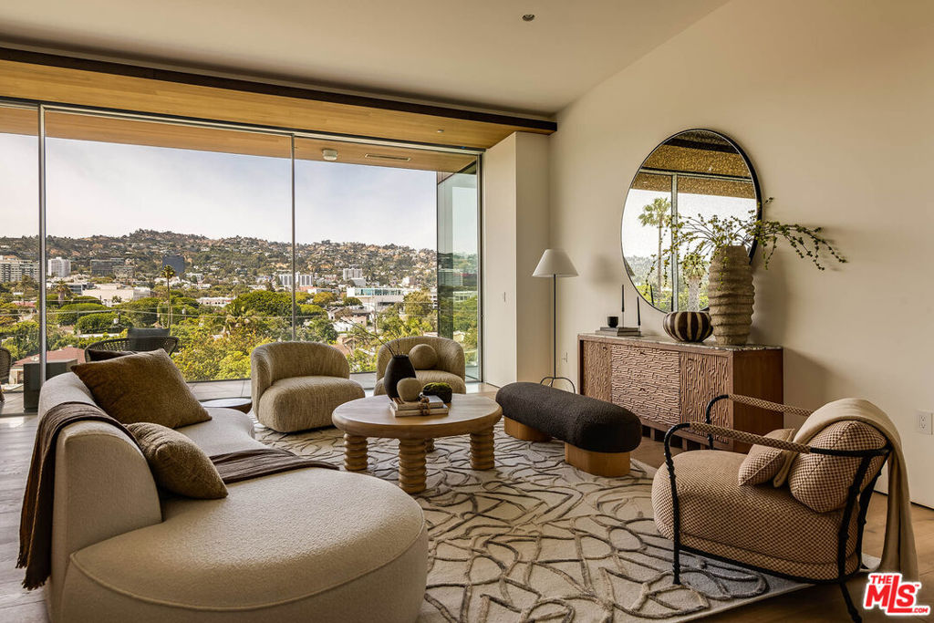 8899 Beverly Boulevard 5e Property Photo 7