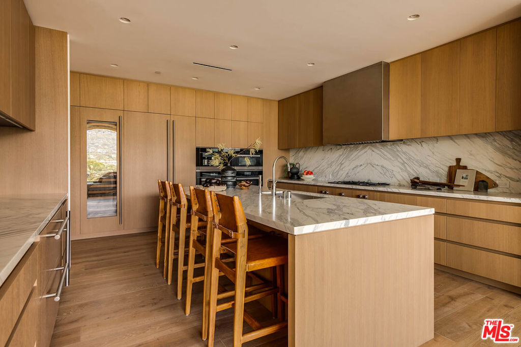 8899 Beverly Boulevard 5e Property Photo 10