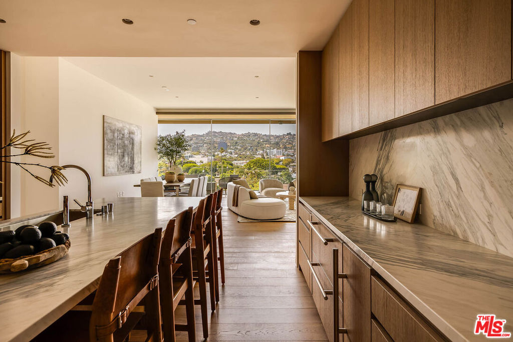 8899 Beverly Boulevard 5e Property Photo 14