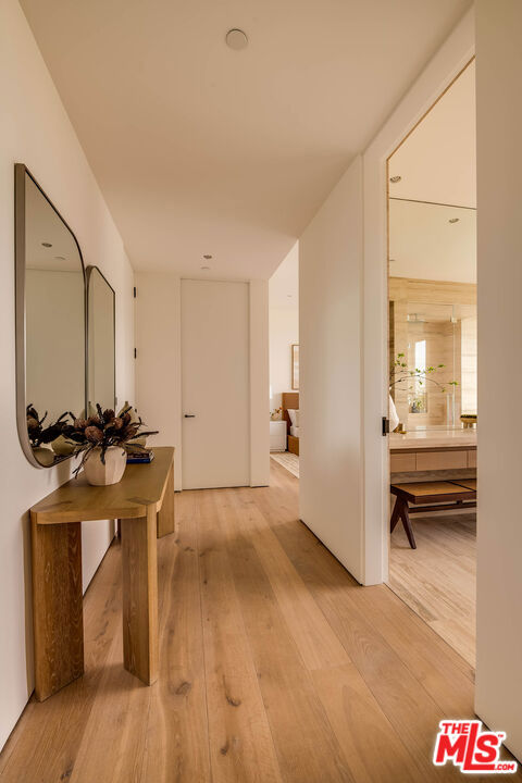 8899 Beverly Boulevard 5e Property Photo 15