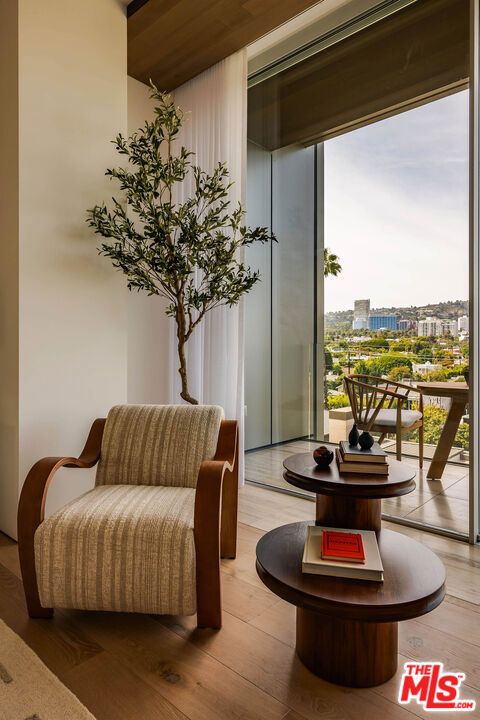 8899 Beverly Boulevard 5e Property Photo 19