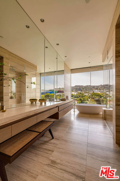 8899 Beverly Boulevard 5e Property Photo 21