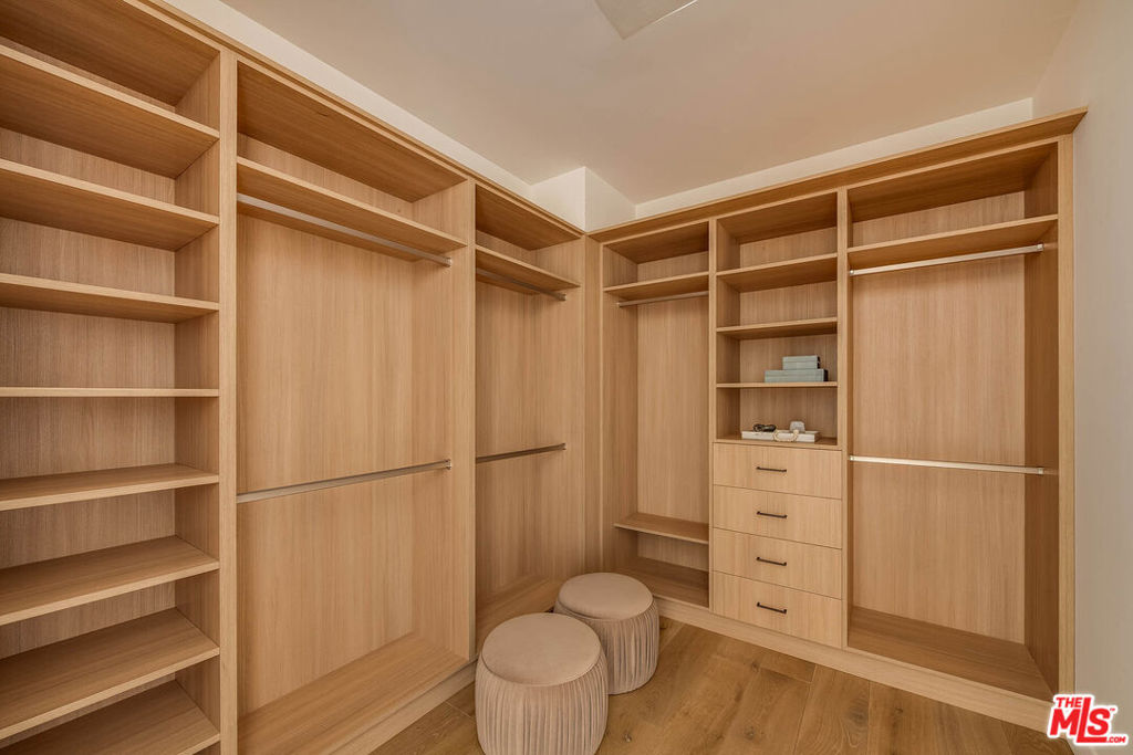 8899 Beverly Boulevard 5e Property Photo 25