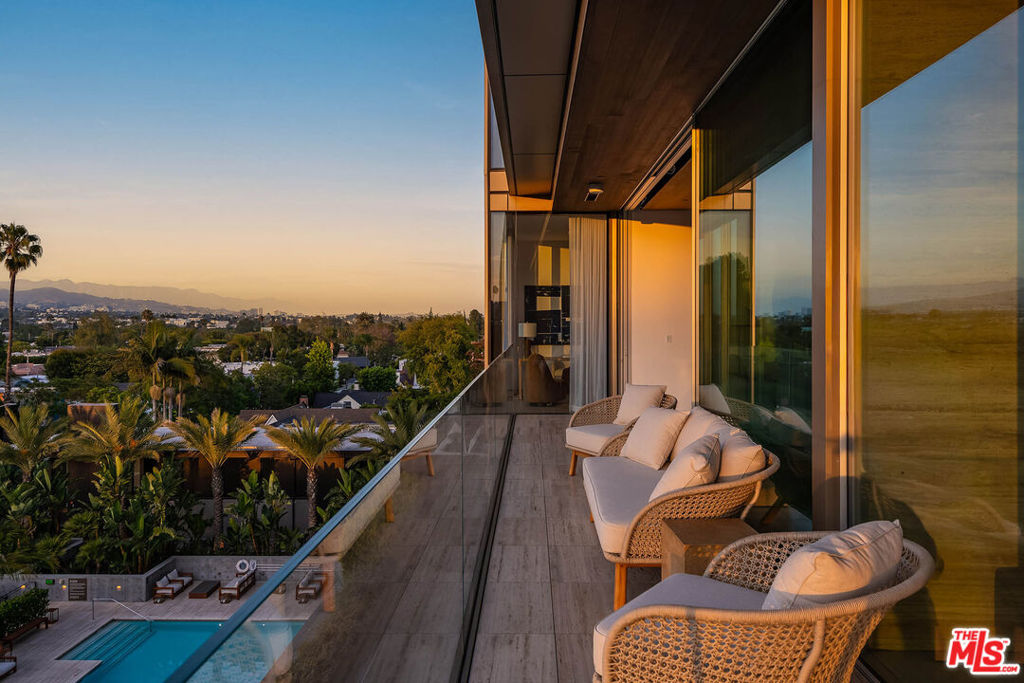 8899 Beverly Boulevard 5e Property Photo 33
