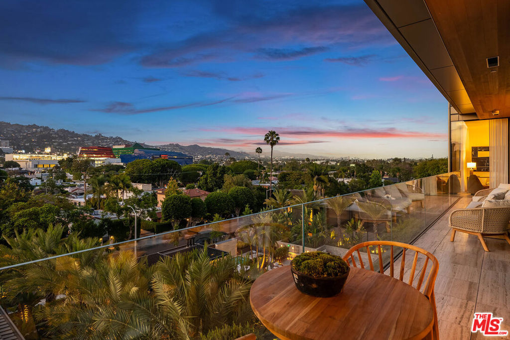 8899 Beverly Boulevard 5e Property Photo 42