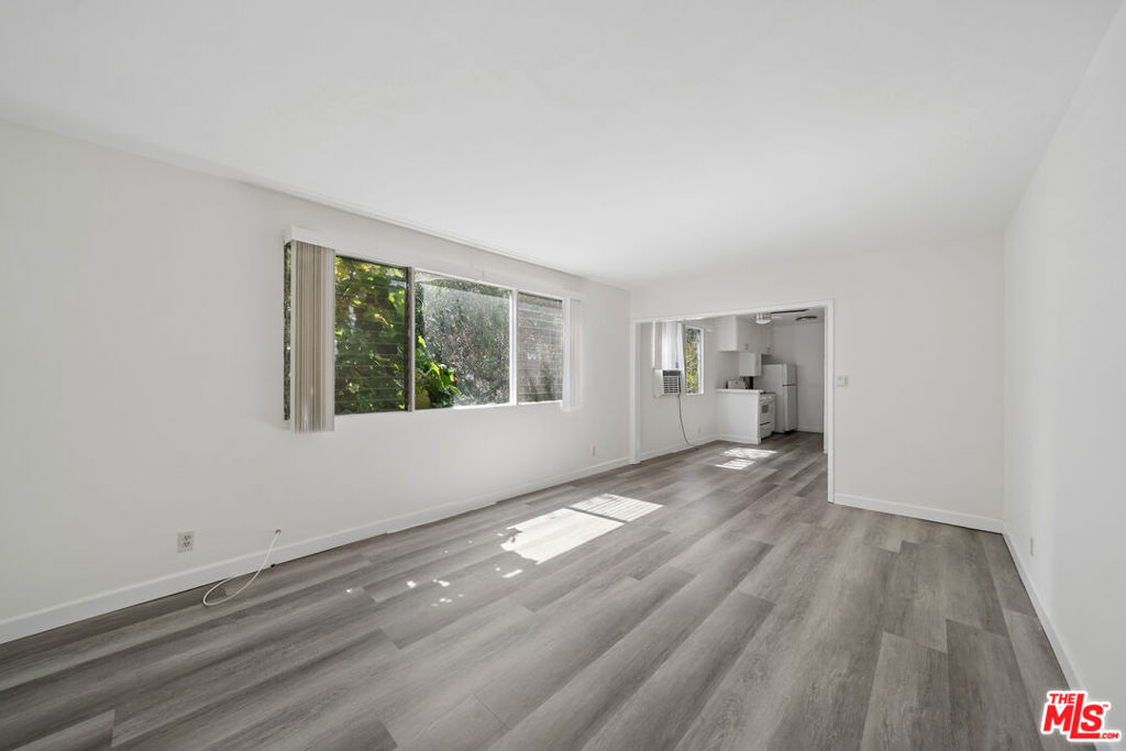 1027 N Edinburgh Avenue 8 Property Photo 5