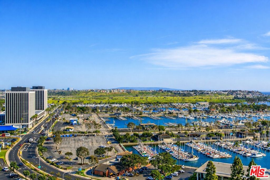 13600 Marina Pointe Drive 1906 Property Photo 1