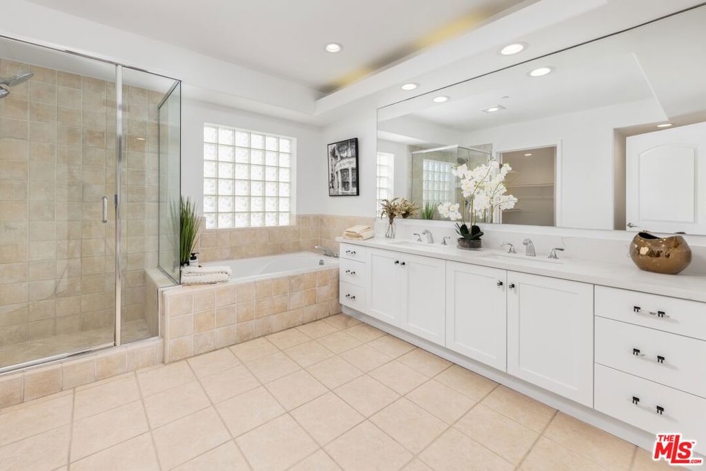 11766 W Sunset Boulevard 302 Property Photo 12