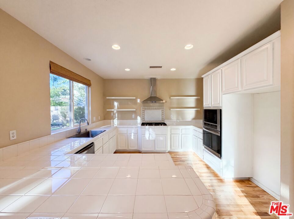 22017 Sunrise View Place Property Photo 2